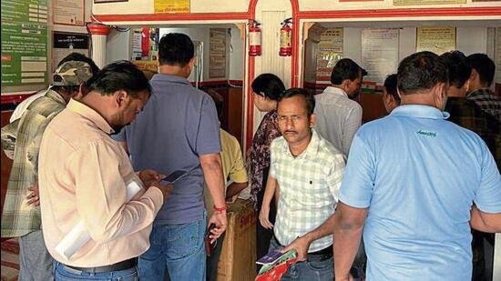 Ground reality: Moderate crowds at gas agency counters in Lucknow