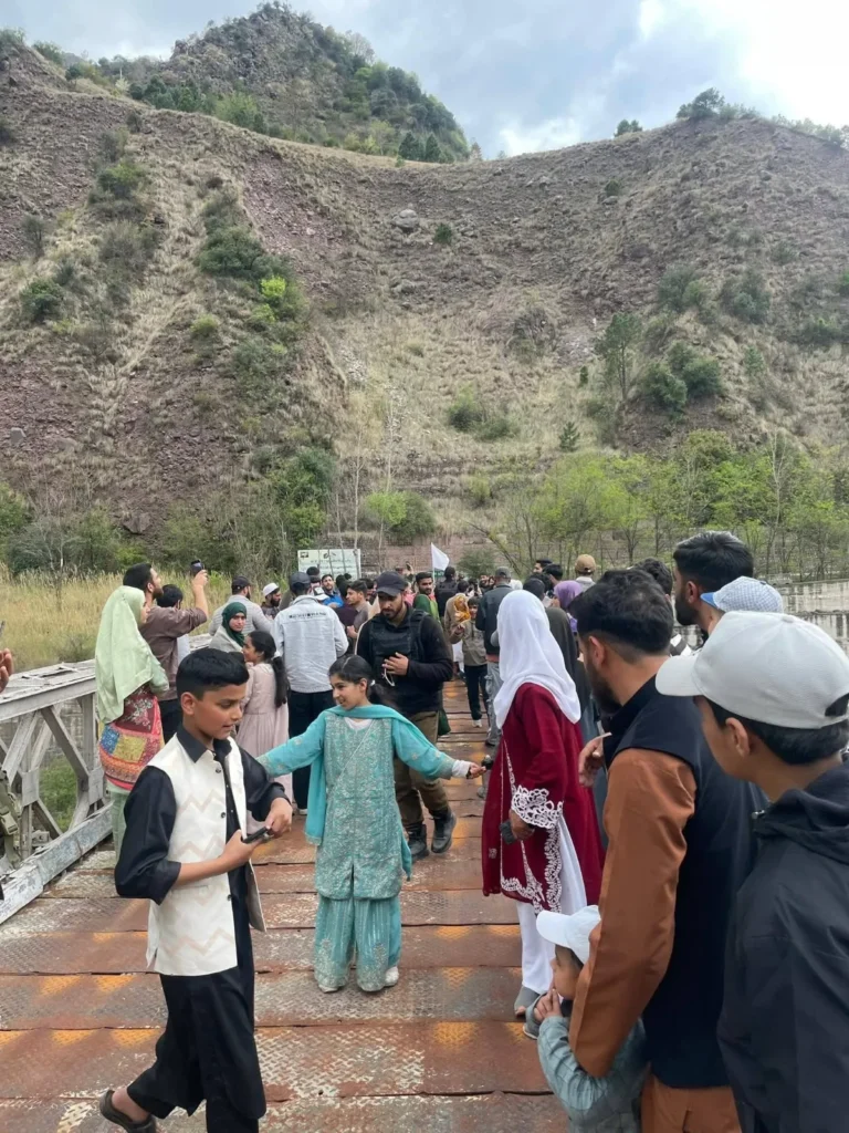 Kaman Post opens briefly in rare moment – Rising Kashmir