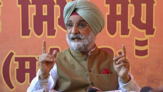 Delhi LG asks nursing colleges to align courses with global needs