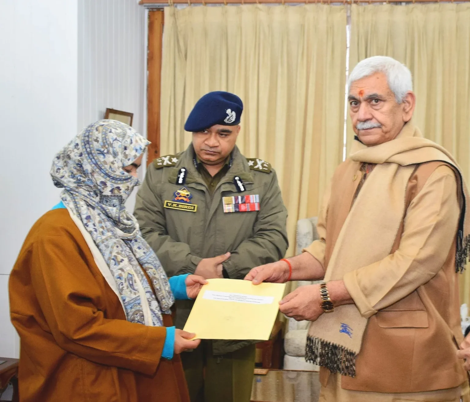 LG Sinha gives Job Letter to Wife of J&K Police Constable killed in Nowgam Blast – Rising Kashmir