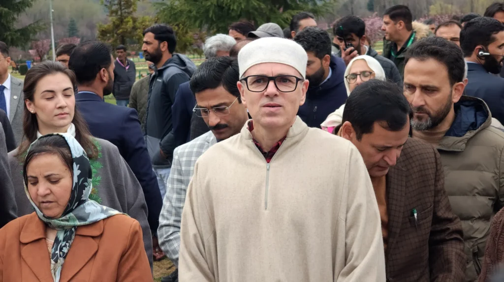 CM Omar throws open Asia’s largest Tulip Garden in Srinagar – Rising Kashmir