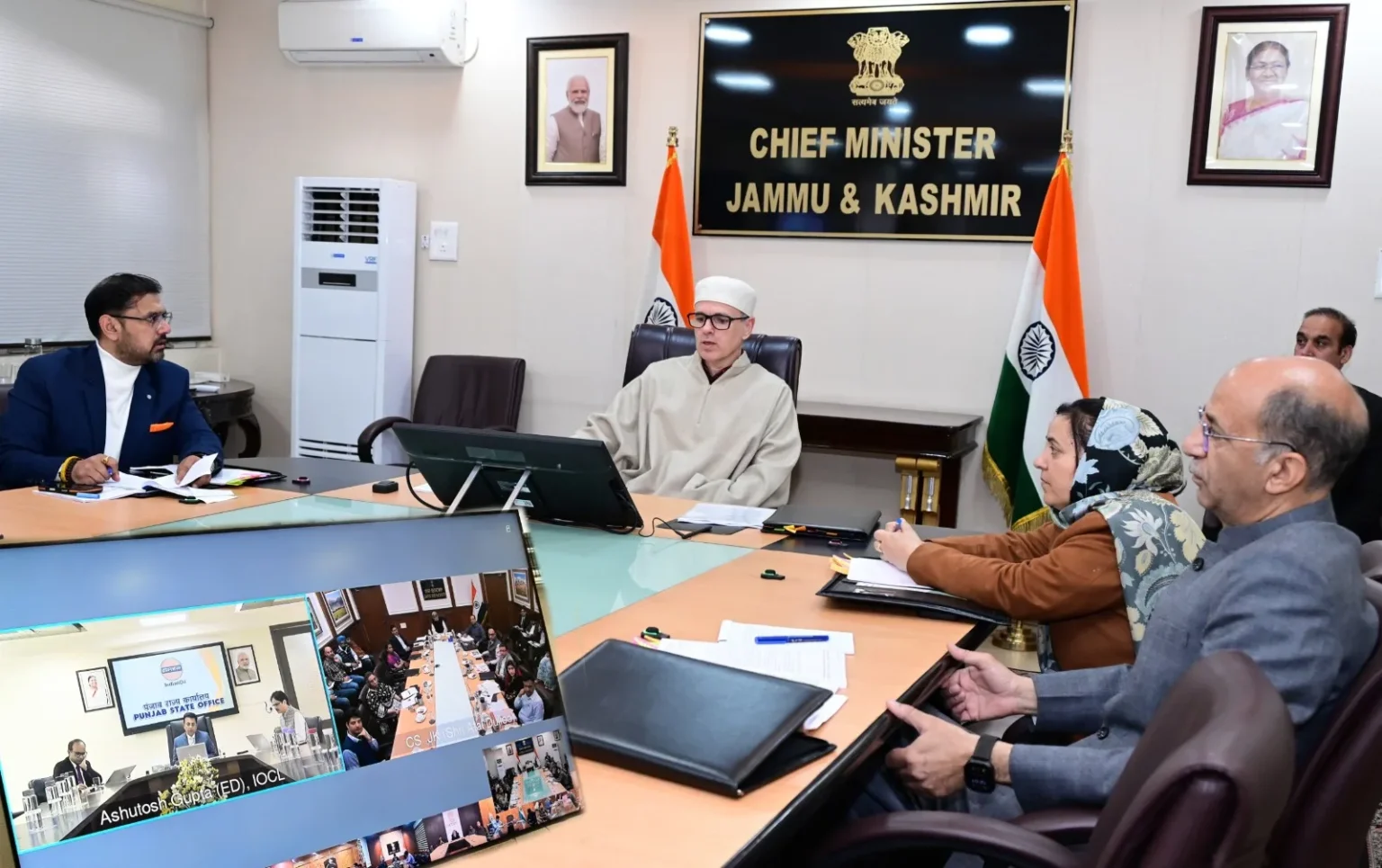 CM Omar Abdullah reviews stock position of LPG, petrol and essential commodities in J&K – Rising Kashmir