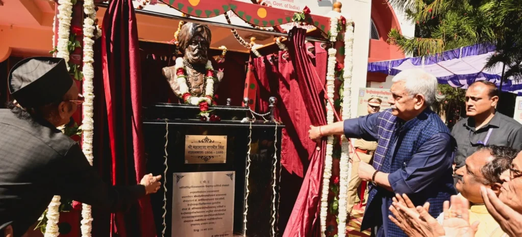LG Sinha unveils bust of Maharaja Ranbir Singh at Central Sanskrit University in Jammu – Rising Kashmir