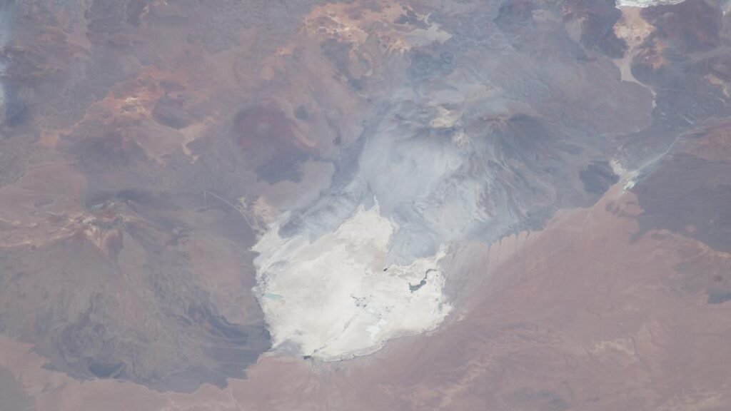 Why are scientists studying gypsum in the Salar de Pajonales?