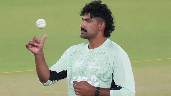 Leg spinner Ish Sodhi out of the New Zealand-South Africa T20Is with a broken thumb