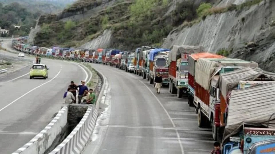 After years of disruptions, Srinagar–Jammu highway sees relief, with caveats – Rising Kashmir