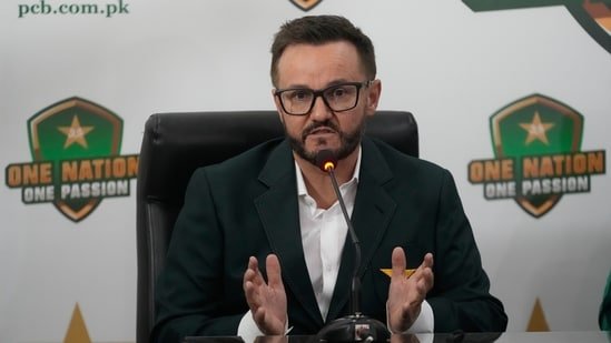 Hesson’s conduct sparks Pakistan dressing room rift as players lodge complaint; PCB prepares official warning: Report