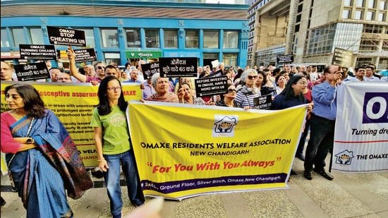 Mohali: Omaxe residents protest against poor amenities