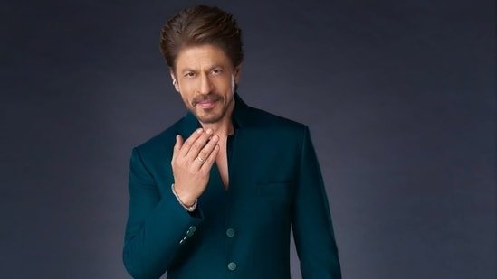 Shah Rukh Khan wishes love and light; fans say ‘meri Eid complete hogayi Ustaad’