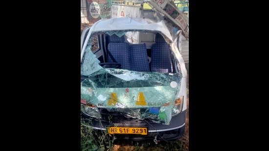 3 killed, 13 injured as vehicle rams into tree in Bhiwani village