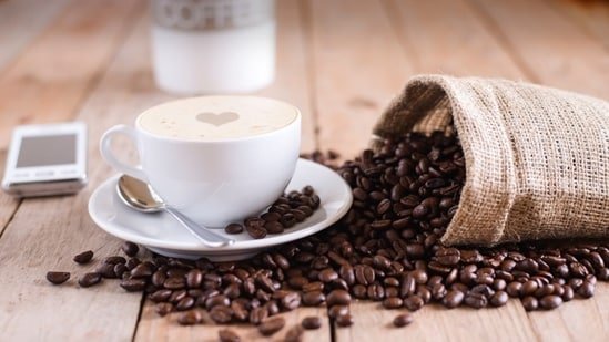 Can having coffee in the morning spike stress hormones? Cardiologist with 40 years of experience shares the real mistake