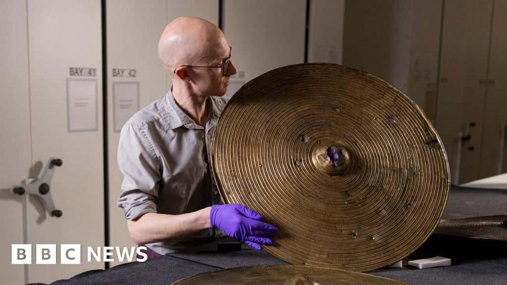 Bronze Age shield found in Beith peat bog to go on display