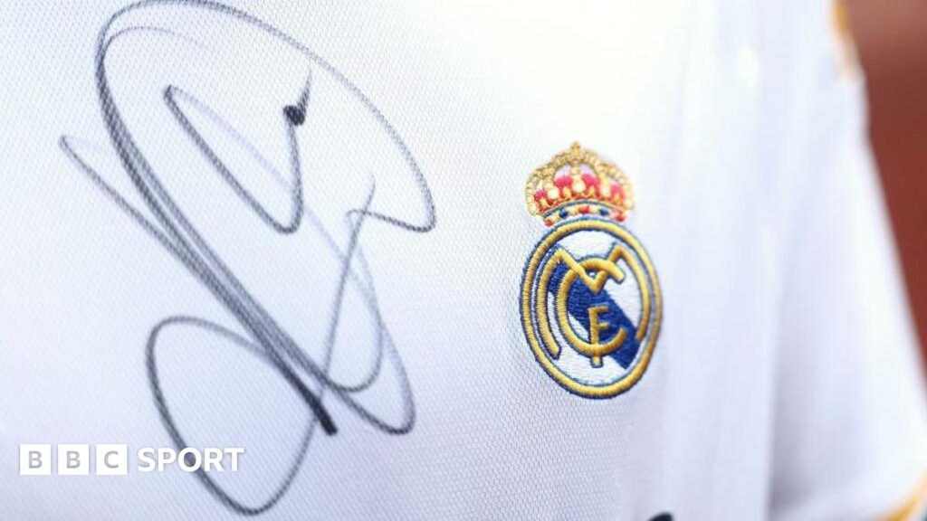 Football autographs: Are hunters selling online going too far with players?