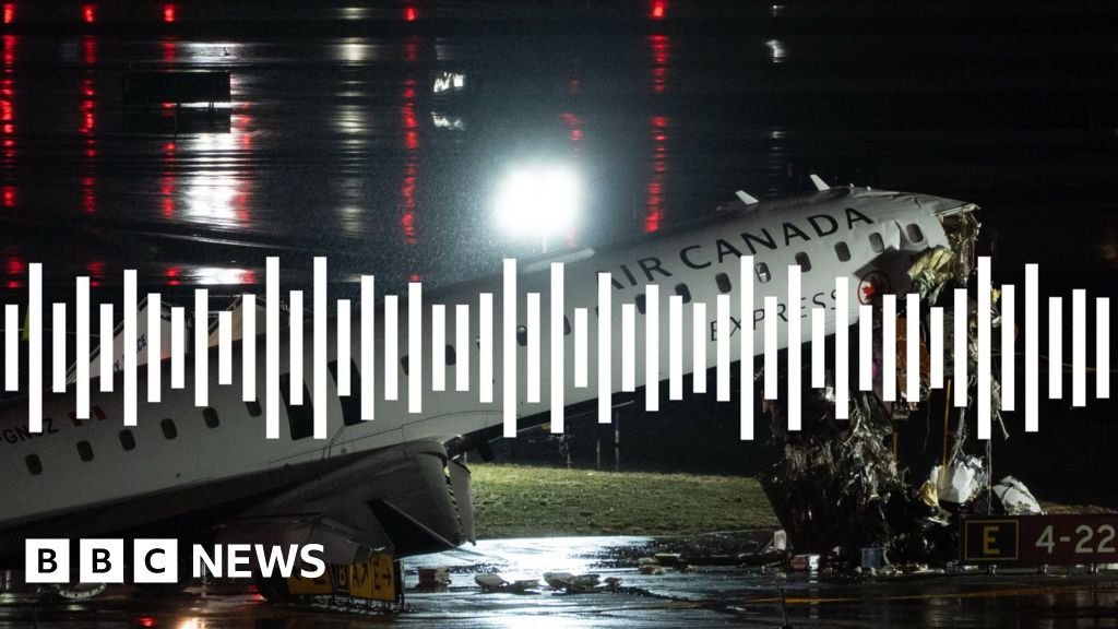 Listen to LaGuardia control tower audio during collision