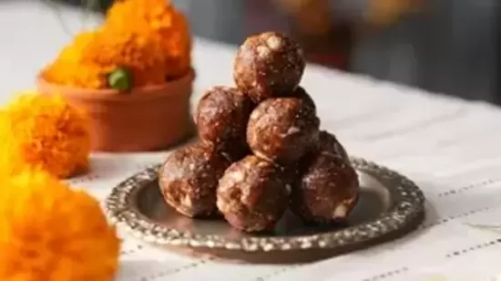 Craving something sweet and delicious? Try chef Sanjeev Kapoor’s healthy recipe of khajur and gond ke laddu