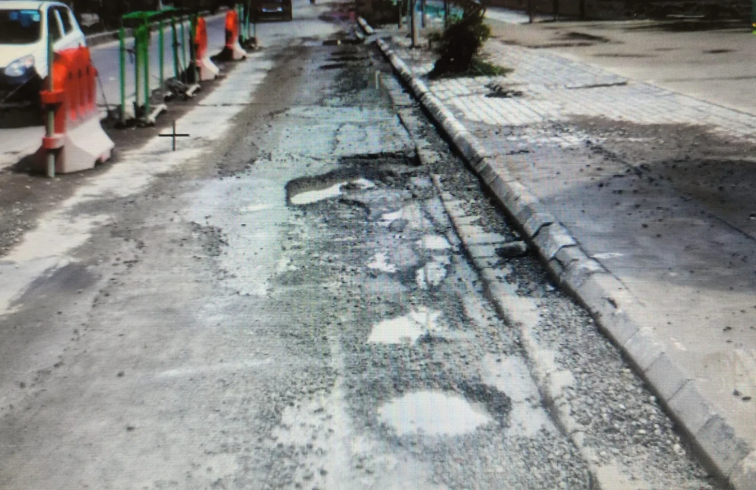 Smart City claims fall flat as Lal Chowk road crumbles – Rising Kashmir