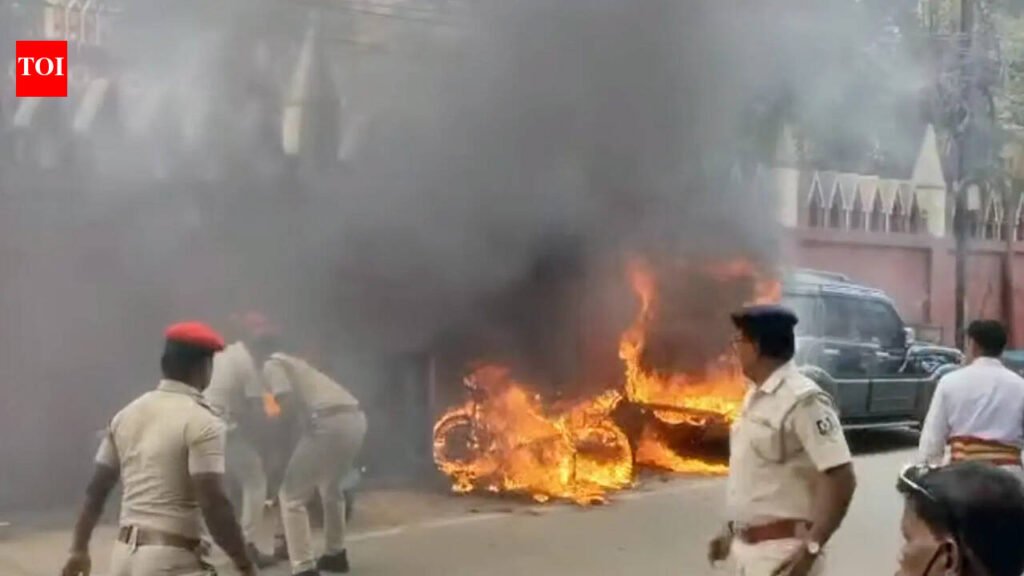 4 vehicles near high court damaged in fire, woman detained | Bhubaneswar News