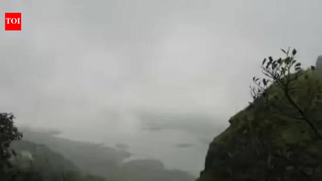 Mumbai trekkers rescued from Garbett Point in Matheran | Mumbai News