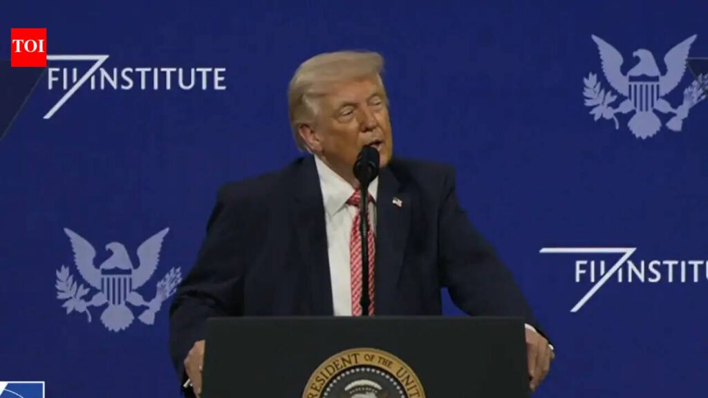 Donald Trump: Willing to end war without re-opening Hormuz, Donald Trump tells aides as Iran refuses to budge