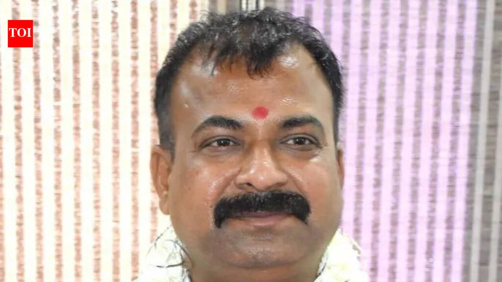 Ex-councillors return to BJP irks former mayor, others | Vadodara News