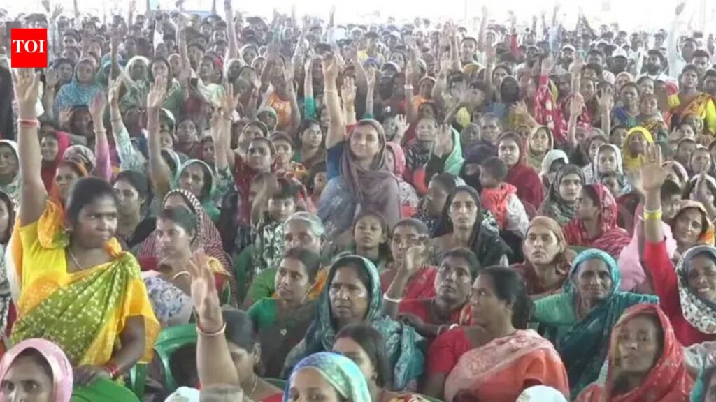 60% raise hands at Malda rally when Mamata asks if they lost voting right | Kolkata News