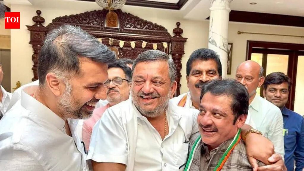 Rift in Karnataka Congress ended? Zameer rubs shoulders with Mallikarjun | Bengaluru News