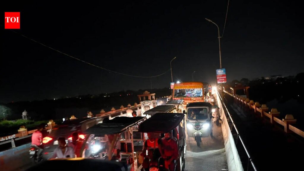 Commuters complain of defunct street lights on busy roads | Lucknow News