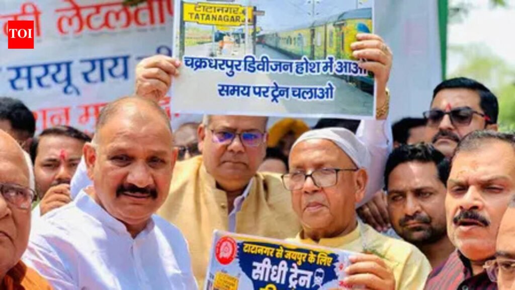 Outfits protest delayed passenger train arrivals at Tatanagar station | Ranchi News