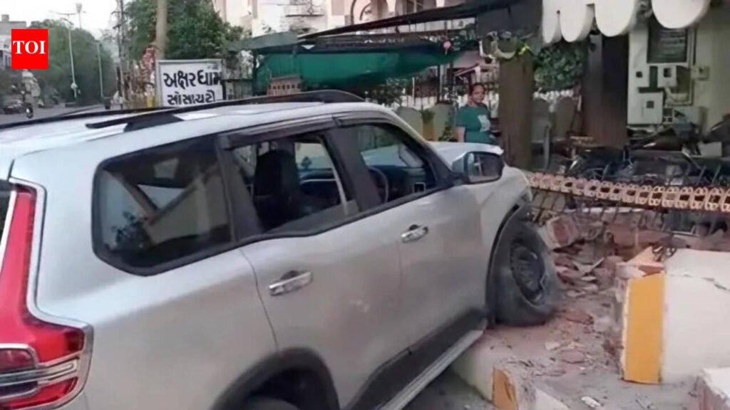 Drunk man rams SUV into bungalow wall in Akota | Vadodara News