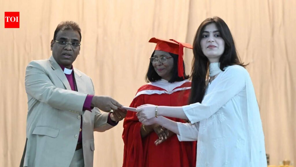 IT College hosts awards ceremony | Lucknow News