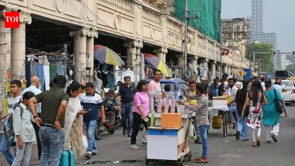 Hawkers take over pedestrian channel in Grand Hotel zone | Kolkata News