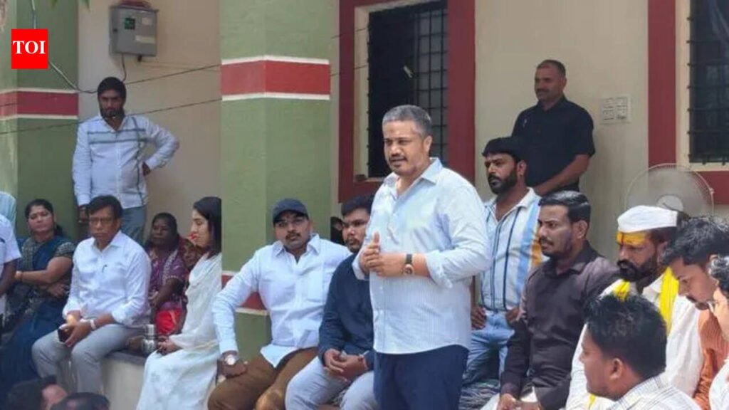 Rohit Pawar campaigns for aunt Sunetra | Mumbai News