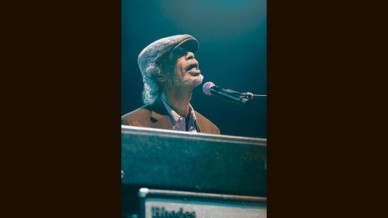 A sway with words: Sanjoy Narayan writes on talk-singing