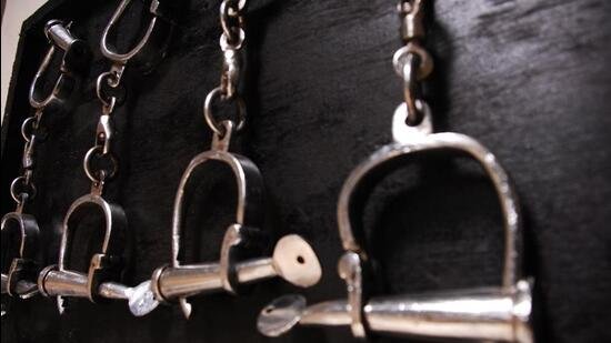 Shiv Sena workers held for attacking MNS office-bearer in Mira Road