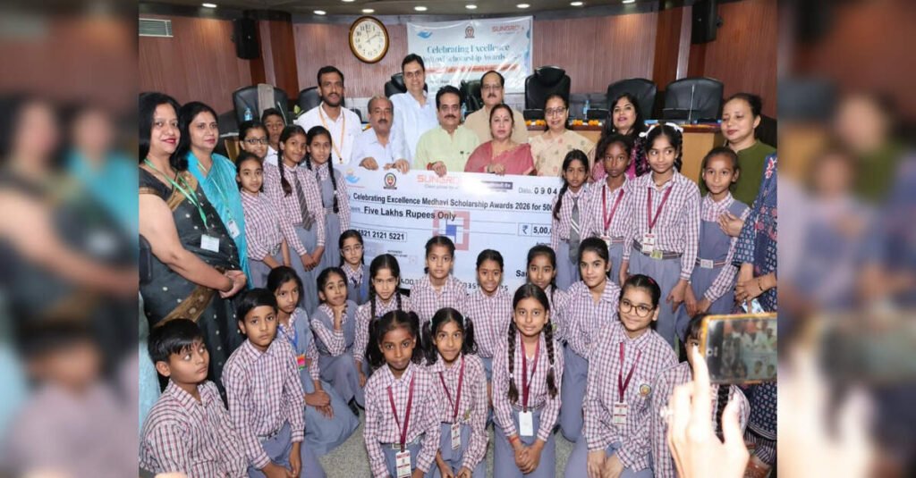 Delhi Mayor Raja Iqbal Singh awards scholarships of Rs 1,000 to 500 MCD students, ETEducation