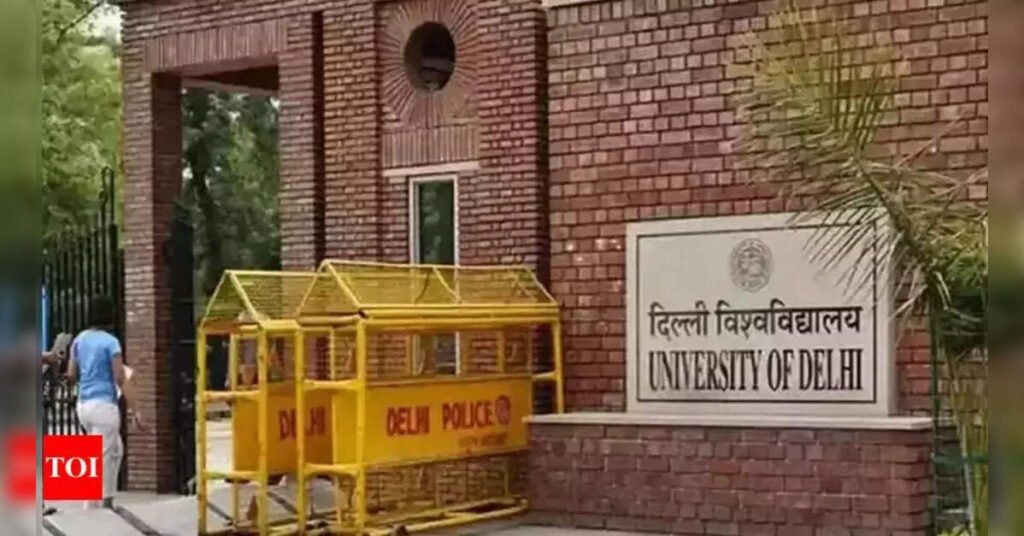DU panel suggests rejigging UG course combos to fill up vacant seats, ETEducation