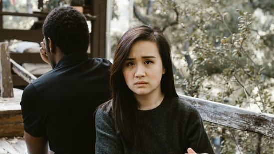 Therapist shares 5 questions to ask if you are not sure about your relationship; the fifth gives the biggest hint