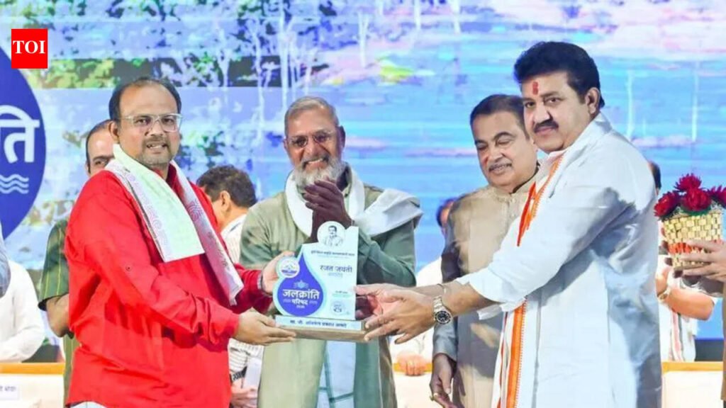 Water heroes honoured for scripting ‘Jalkranti’