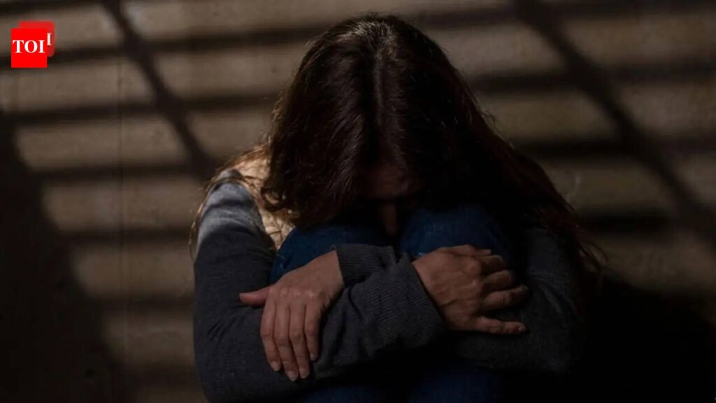 Two minor girls groped at Kurla and Dadar stations; 2 held