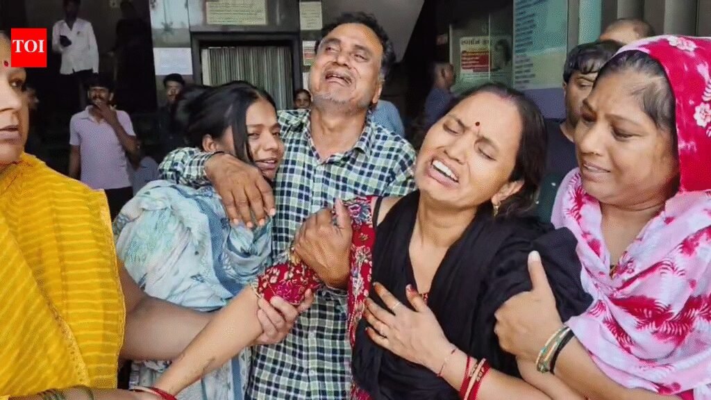16-year-old stabs boy to death over phone damage repairs | Surat News