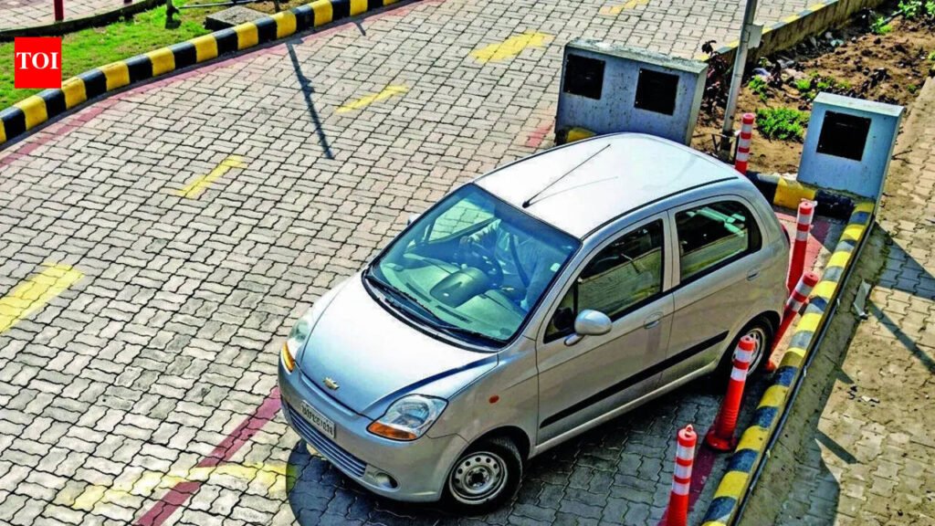 Tech no help: Amdavadis fail parallel parking test | Ahmedabad News