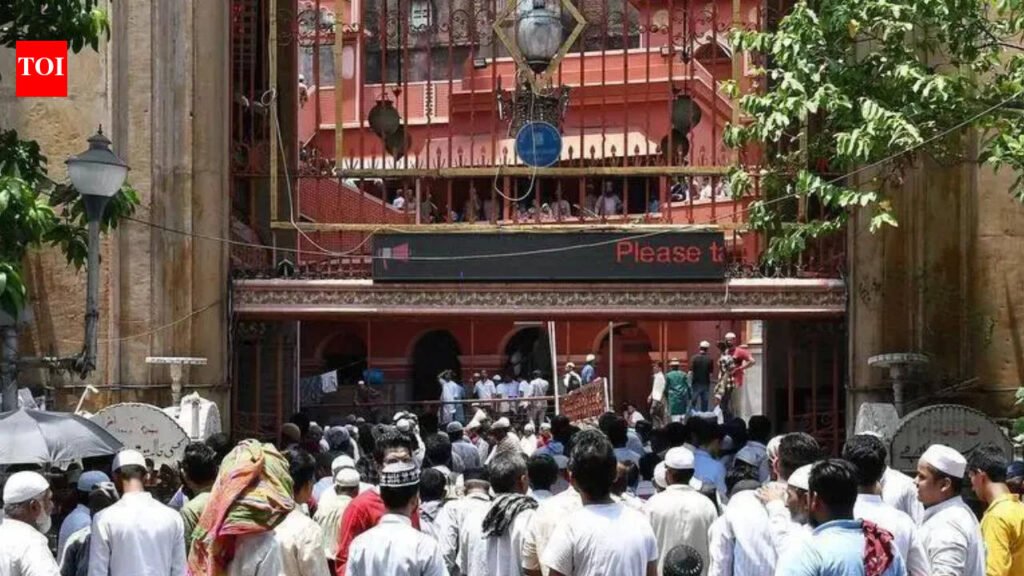 Kolkata mosques to hold Friday prayers in 2 shifts; action aims to avoid road congestion during gatherings | Kolkata News