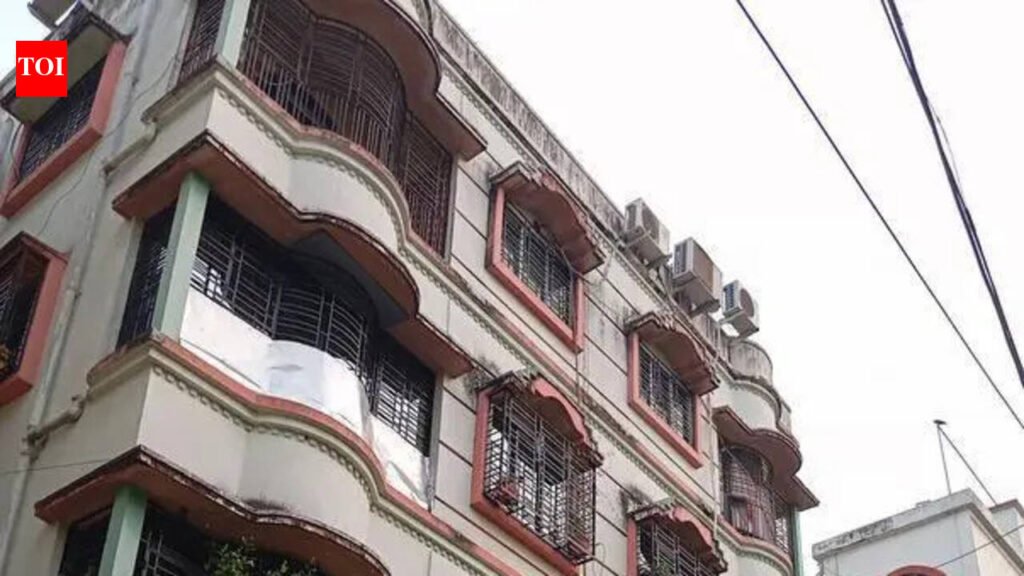 Flat queries exhaust the other Abhishek, Sayani | Kolkata News