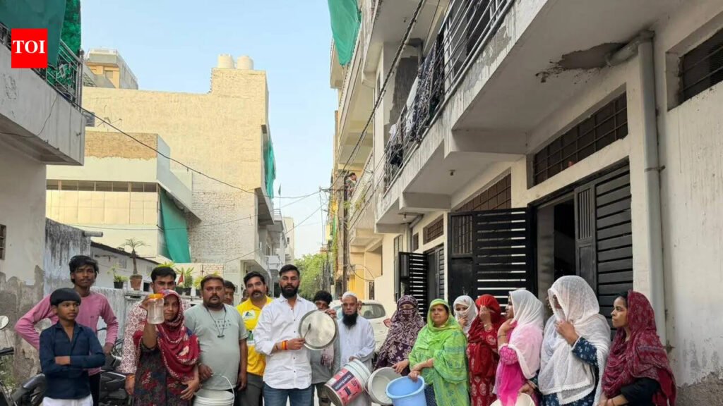 Residents of Jaipur’s Nandpuri protest contaminated water supply | Jaipur News
