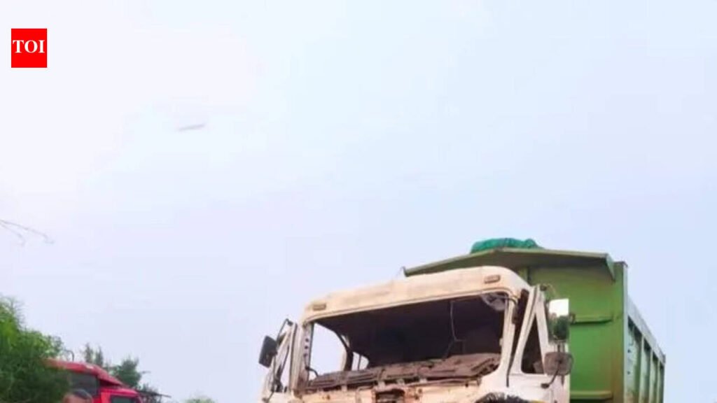 Trailer driver stuck in cabin after hitting truck, dies | Bhubaneswar News