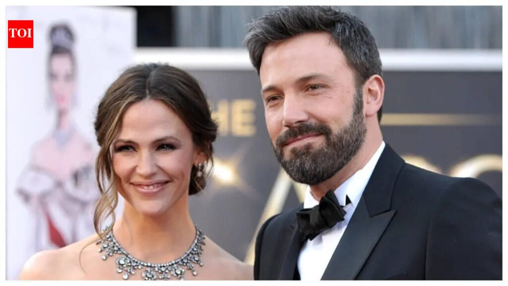 Jennifer Garner and ex-husband Ben Affleck REUNITE; former couple twin in blue on day out in Los Angeles – PICS | English Movie News