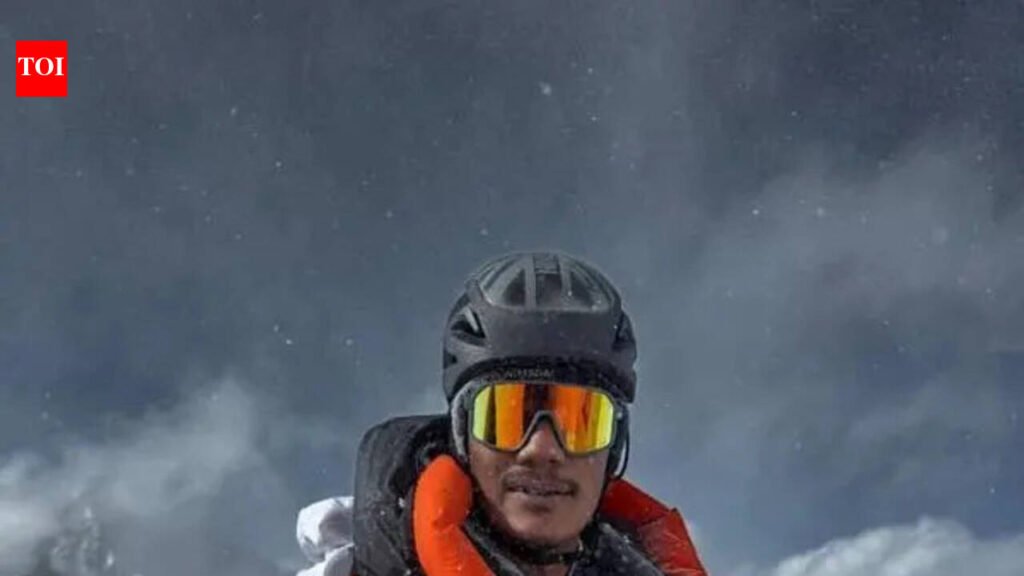 Cop, BSF constable among 3 from Bengal to scale Everest | Kolkata News