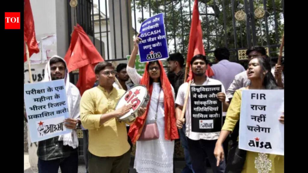 PU pupils break campus lock, raise slogans against police | Patna News