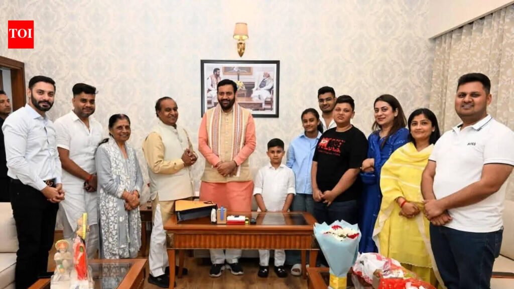 Mayor pitches multi-level parking plan to CM | Chandigarh News