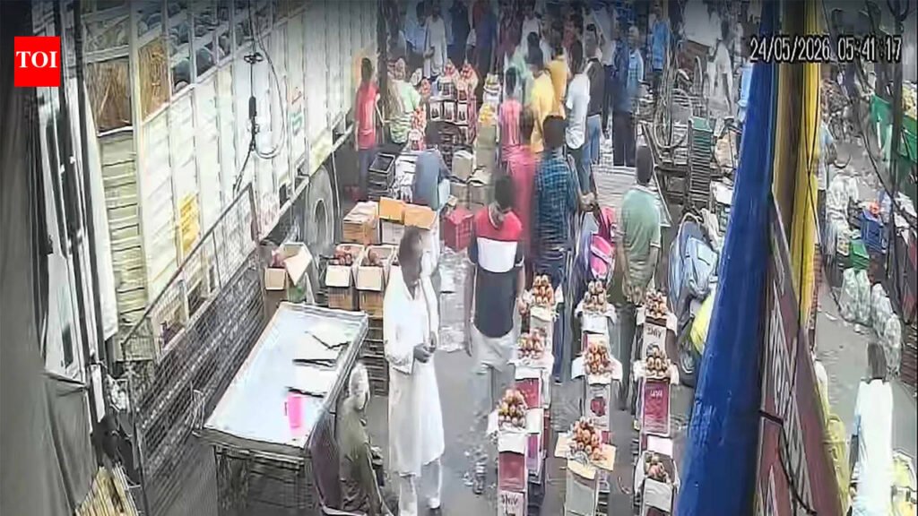 Fruit trader stabbed to death with awl after argument over parking in Gurgaon | Gurgaon News
